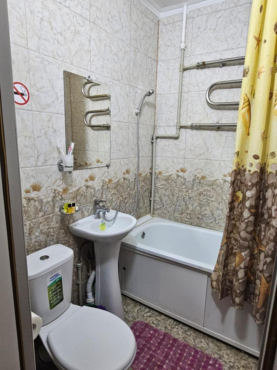 Апартаменты На Улице Клочкова, 128 Almaty Bagian luar foto